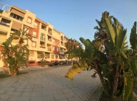 Apartamento Playa Calahonda El Farillo con terraza, feriebolig i Calahonda