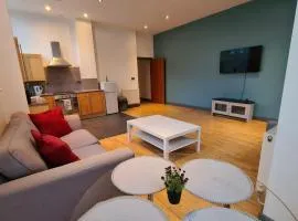 Spacious, bright and airy city centre flat. Unique converted Mill.