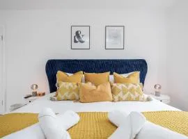 Large Penthouse by Damask Homes with Parking