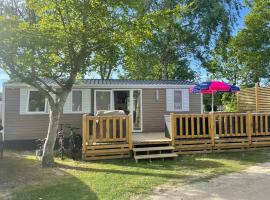 Chalet op Camping Lauwersoog met 3 slaapkamers en vaatwasser - JoyCasa, campsite in Lauwersoog