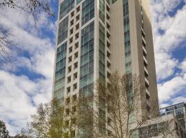 Clarion Suites Gateway: Melbourne şehrinde bir otel