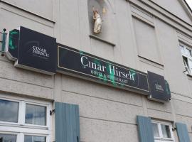 Çınar Hirsch Hotel & Restaurant, hotel v destinaci Aystetten