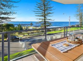 Blue Vista - luxury beachfront apartment, hotel di Port Macquarie