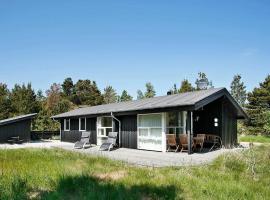 6 person holiday home in Strandby, hotell i Strandby