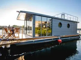Houseboat- dom na wodzie z sauną i możliwością pływania