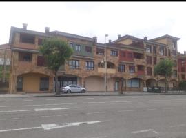 Apartamento cerca de playas, hotel with parking in Soto del Barco