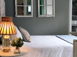 Driftwood Suite, Villa Roc Guesthouse, Salt Rock Ballito, hotel in Sheffield Beach