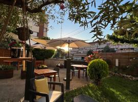 Hostal Crisami, Cama e café (B&B) em Solsona