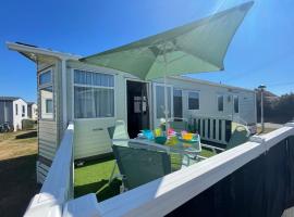 27 Tower View Pevensey Bay Holiday Park, готель у місті Певенсі