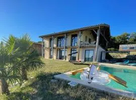 Maison passive - vue panoramique, terrasses, cheminée, piscine privée
