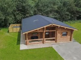Aspen Lodge, Amazing New Log Cabin with Hot Tub - Sleeps 6 - Felmoor Park