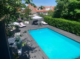 Finch guesthouse, hotel with pools in Zandvoort