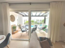 Modern Bright Two Bedroom Apartment With Pool Views - CO1022LT, huoneisto kohteessa Torre-Pacheco