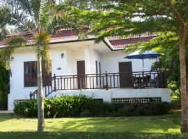 Sunflower Villas, hotel with parking in Ko Chang
