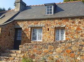 Charmante petite maison de pêcheur - Proche Ile de Bréhat et GR34, hótel í Lézardrieux