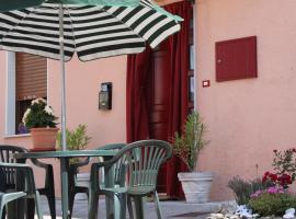 appartamento la Bastia fra il lago di Garda e Brescia città, cheap hotel in Nuvolento