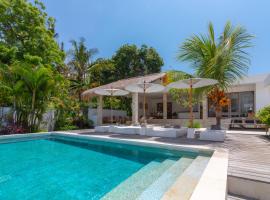 Villa Rasa Senang, with private cook and pool, alloggio vicino alla spiaggia a Karangasem