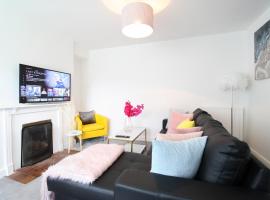 Virexxa Aylesbury Centre - Deluxe Suite - 3Bed House with Free Parking: Aylesbury şehrinde bir otel