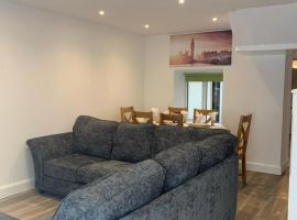 Eyre Square Lane Budget Rooms, guest house in Galway