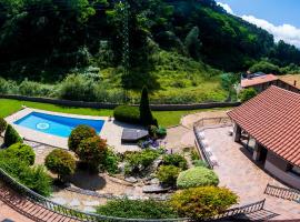 SARREN VILLA POOL by Urdaibai Rentals, koča v mestu Bermeo