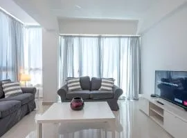 Escape Apartments, Balcony, Pool & Gym in La Julia