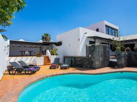 Casa Seara Piscina, Wifi y 400 metro de la playa,, hotell med pool i Arrecife