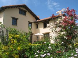 Quinta El Verxel - Ecoturismo, family hotel in Villaviciosa