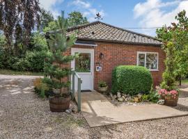 The Lodge, vacation home in Coltishall