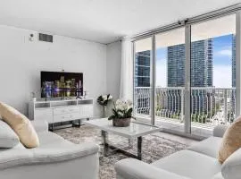 Modern 2/2 with Beautiful Ocean and Brickell Views