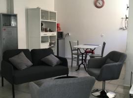 Agréable maison de village provençal, apartament din Volx