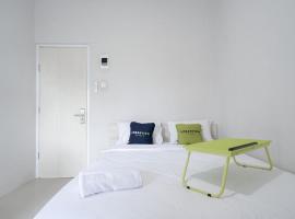 Urbanview Hotel Bari Syariah Palembang By RedDoorz, Hotel in Sukarami