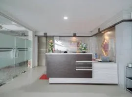 Urbanview Hotel Bari Syariah Palembang By RedDoorz