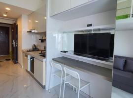 Cozy Studio @Skyhouse BSD, apartmen di Samporo