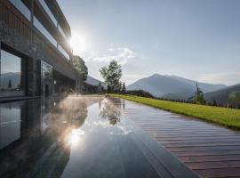 Hotel Schopfenhof, Hotel in Innichen