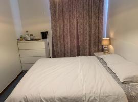 Lovely 1-bedroom in a big apartment, hotel near Linköping University, Linköping