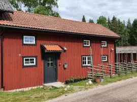 Boende på gård i Kolmårdens skogar