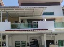 PRESTIJ H0MESTAY, holiday home in Balik Pulau