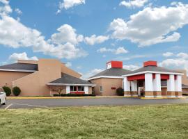 Econo Lodge, hotel with pools in Rothschild