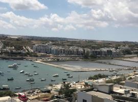 Point G&V Apartment Sea front Bugibba, lággjaldahótel í San Pawl il-Baħar