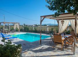 Estate Tsoukalas with Pool - Perfect for Large Groups Next to Laganas Offering Incredible Greek Hospitality By Villa Mana Gers, venkovský dům v destinaci Ambelókipoi
