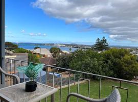 Celestial Heights - Stunning Views of City & Bay, vakantiehuis in Port Lincoln