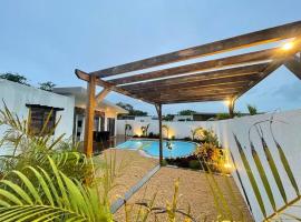 Villa des palmiers, מלון עם בריכה בגרנד באייה