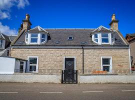 Cosy Cottage in Fishertown, Nairn - Free Parking & Pets welcome!, holiday home sa Nairn