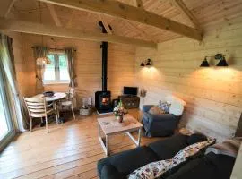 Raleigh Lodge - high quality lodge in secluded meadow