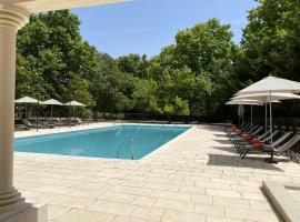 Domaine de la Reynaude – hotel w mieście Aurons