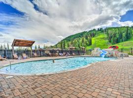 Durango Resort Condo with Balcony and Mtn Views!, apartma v Durango Mountain Resortu