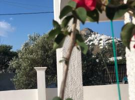 Al Mare Skyros, Fully-equipped house, hotel in Skiros
