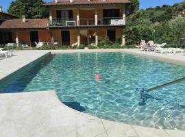 Cacao Apartment Iseo lake, hotel i Sulzano