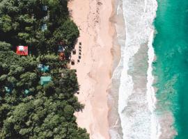 Palmar Beach Lodge, hotel in Bocas del Toro