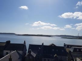 Sea View Cottage, 2 bedrooms with stunning views, loma-asunto kohteessa Cobh